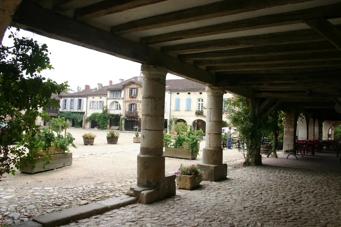Place Royale in Labastide-d’Armagnac, seen from its arcades.